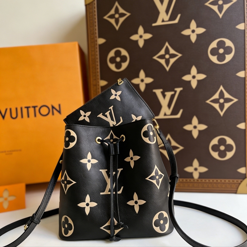 <AUTHENTIC>LV Bicolor Monogram Empreinte Leather Bucket Bag - Picture 2 of 6